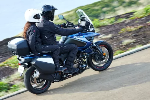 v-strom-1050-de-pricing-action-4-vpw6jpz8qn.jpg