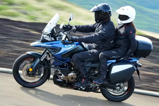v-strom-1050-de-pricing-action-6-ilklwsta2r.jpg